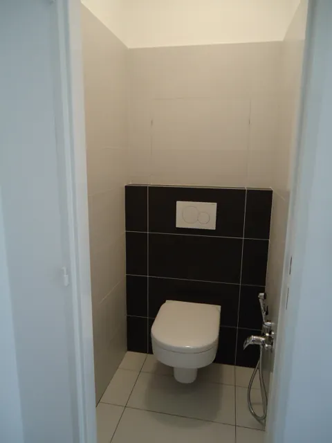 Samostatné WC po rekonstrukci – Benkova